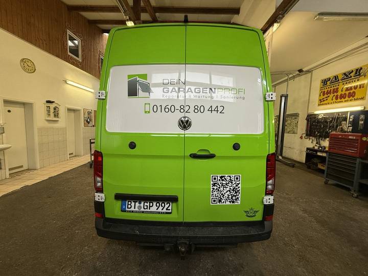 Grüne Transporter-Beschriftung für Dein Garagenprofi