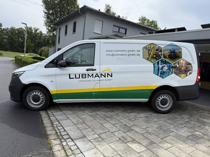 Mercedes Vito mit Werbefolierung der Lubmann GmbH