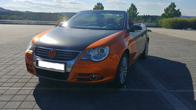Projekt ARROW: VW Eos in Orange-Schwarz mit Markenfolie foliert